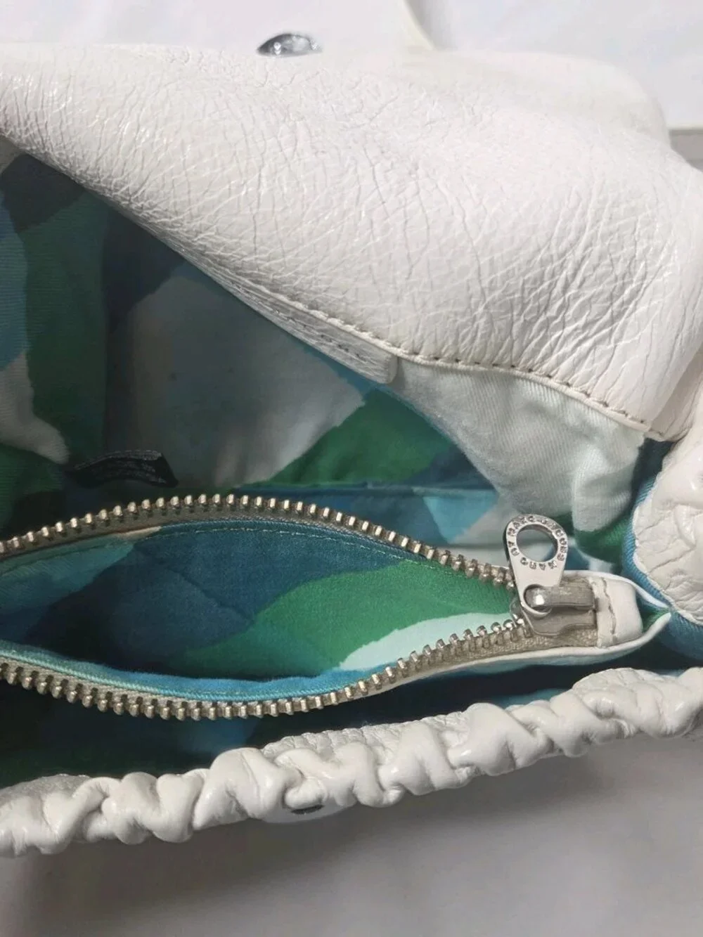 Marc by Marc Jacobs Women's Small White Pebbled Shoulder Bag Silver Snap Lined